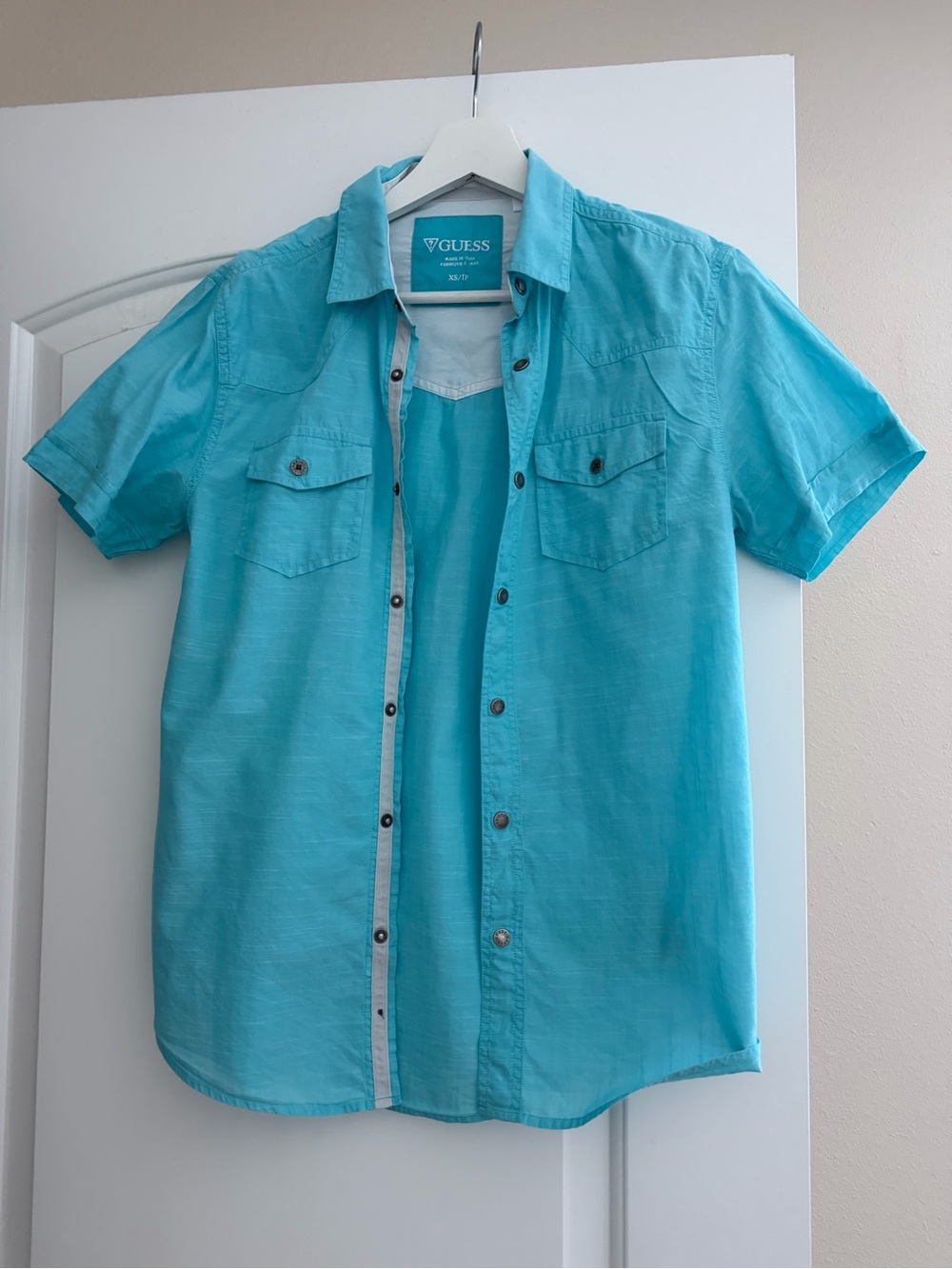 GUESS Men’s Short Sleeve Button-Down Shirt in Aqua Blue XS/S